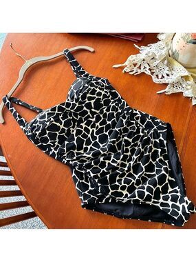 Bond Eye Australia One Piece Cheetah Print Size 6 D/DD  A30